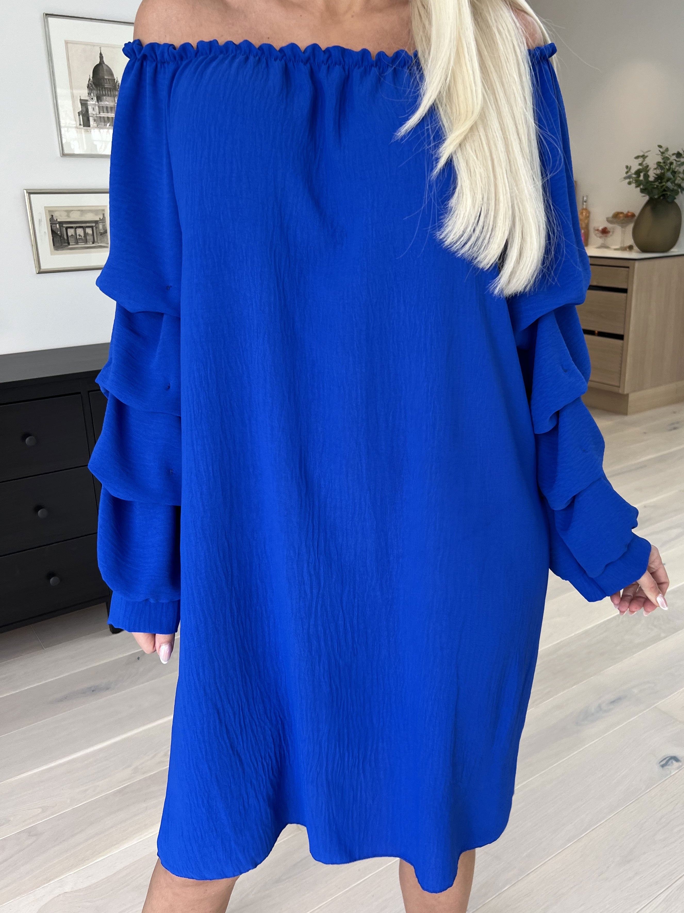 Joanna - Söt viskosklänning med rynkade ärmar